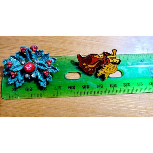 Vintage Christmas Pins Holly Wreath Angel JOY Jesus Button Vintage Christmas - Picture 5 of 5